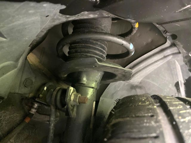 ��D�]�𒸂��Ă���܂��{�f�B�̒e�X�v���b�V���R�[�g���D�]��t���B�ʏ�̃K���X�R�[�g�ƈقȂ�A�ϋv�N��6�N�̖��@���K���X�R�[�e�B���O���A�{�f�B���L���C�ȏ�Ԃɕۂ��Ă���܂��B