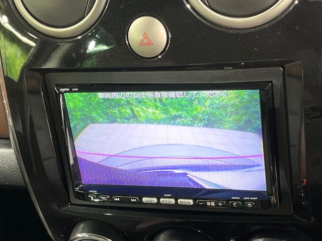 【バックカメラ】駐車時に後方がリアルタイム映像で確認できます。大型商業施設や立体駐車場での駐車時や、夜間のバック時に大活躍!運転スキルに関わらず、今や必須となった装備のひとつです!