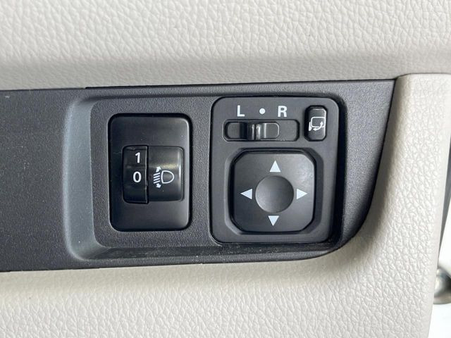 �y�d���i�[�~���[�z�T�C�h�~���[�͓d���i�[���ƂȂ��Ă���A�������ԏ�ł��L�Y�������X�N��}�����܂��B