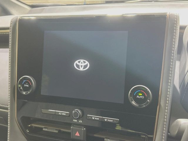 �y8�C���` �f�B�X�v���C�I�[�f�B�I�z���ʂ̃f�B�X�v���C��AppleCarPlay��AndroidAuto�����p�\�B�傫�ȉ�ʂŃX�}�z�i�r�A�v���������p���������܂���