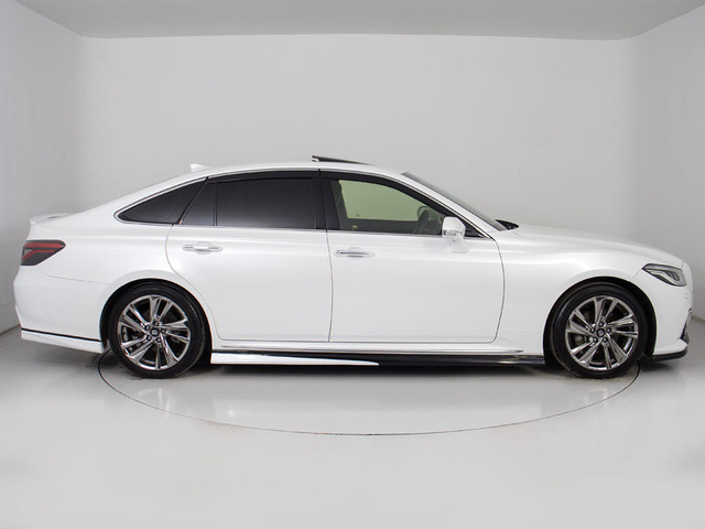 フルエアロが装着されています!お好みはいかがですか?今付いているデザイン以外にも、各ブランドのエアロを格安にてお取付け出来ます!又、エアロを外してノーマル状態にする事も出来ます!!