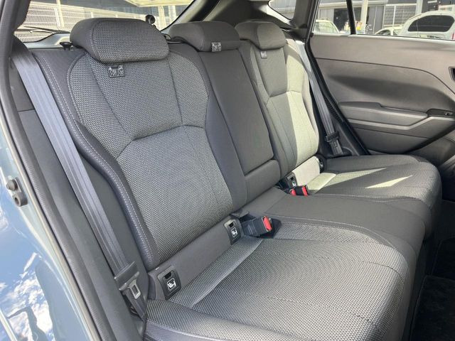 後部座席も気になるようなキズ・汚れやへたり等、大きなダメージはなく、良好な状態です。