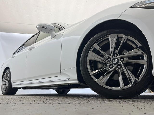 �y����18�C���`�A���~�z�C�[���z�O�ςɃ}�b�`���������A���~�z�C�[���𑕒����Ă���܂��B�e��ЊO�A���~�z�C�[����A�X�^�b�h���X�^�C�����戵�����Ă���܂��B���񂲑��k����������