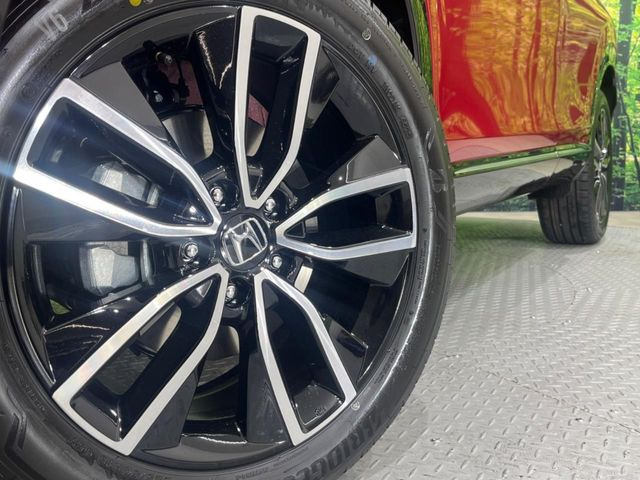 �y����18�C���`�A���~�z�C�[���z�O�ςɃ}�b�`���������A���~�z�C�[���𑕒����Ă���܂��B�e��ЊO�A���~�z�C�[����A�X�^�b�h���X�^�C�����戵�����Ă���܂��B���񂲑��k����������