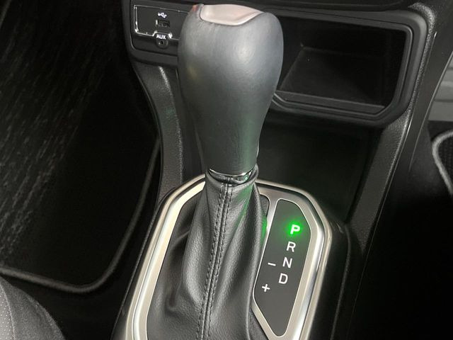 ●MTモード付きAT:通常は自動でおこなわれる変速(ギアチェンジ)をドライバーの操作によって意図的に変えられるシステムです。より一層普段のドライブをお楽しみいただけます!