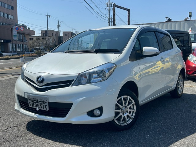 ヴィッツ1.3 F シエル 4WD