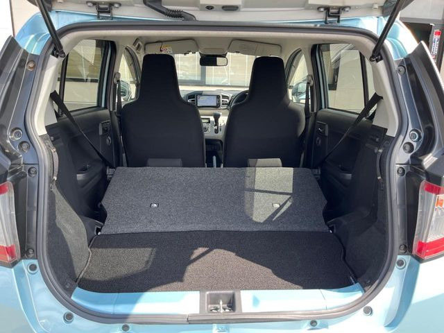 ���i�̂���������ʋ΁A���}���ɏ\���ȉ׎��X�y�[�X���m�ۂ��Ă���܂��B�Z�J���h�V�[�g��|���ƁA�傫�ȉו��̐ύڂ��\�ł���