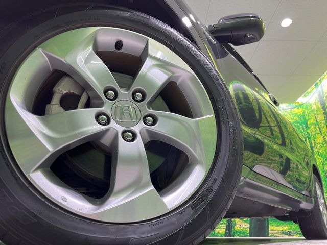 �y����17�C���`�A���~�z�C�[���z�O�ςɃ}�b�`���������A���~�z�C�[���𑕒����Ă���܂��B�e��ЊO�A���~�z�C�[����A�X�^�b�h���X�^�C�����戵�����Ă���܂��B���񂲑��k����������