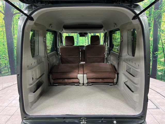 ���i�̂���������ʋ΁A���}���ɏ\���ȉ׎��X�y�[�X���m�ۂ��Ă���܂��B�Z�J���h�V�[�g��|���ƁA�傫�ȉו��̐ύڂ��\�ł���