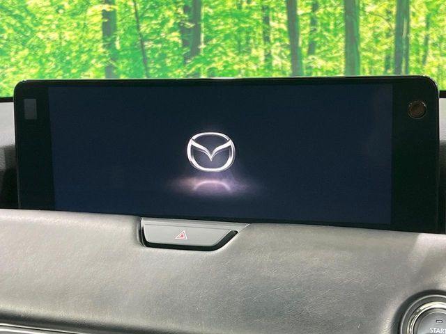 【メーカー純正ナビ】インテリアに溶け込むスタイリッシュな「専用設計」メーカーナビを装備♪視認性や操作性など基本性能にも優れ、より上質なカーライフをお楽しみいただけます。