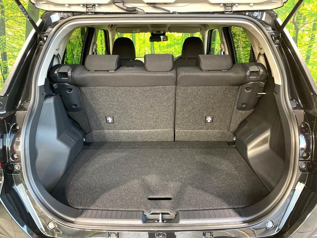 ���i�̂���������ʋ΁A���}���ɏ\���ȉ׎��X�y�[�X���m�ۂ��Ă���܂��B�Z�J���h�V�[�g��|���ƁA�傫�ȉו��̐ύڂ��\�ł���