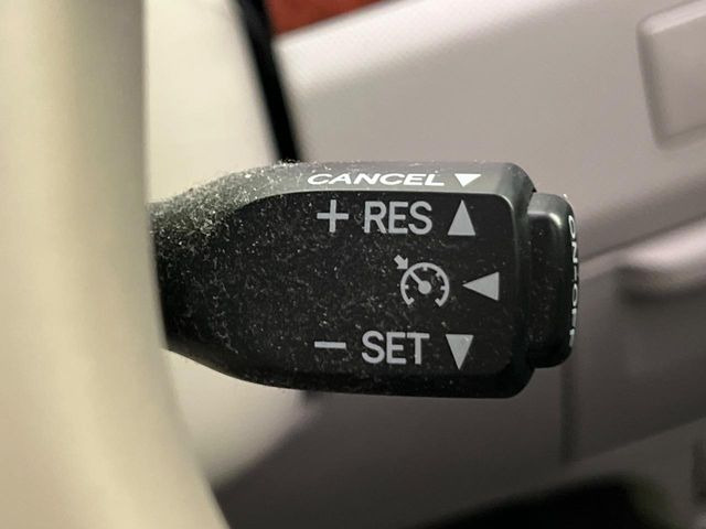 �y�N���[�Y�R���g���[���z�������H�����N���N���s�B�A�N�Z���𗣂��Ă���葬�x�ő��s���ł��A�������^�]���̕��S���y��!�����E�������ȒP�ȃX�C�b�`����Œ����ł��܂��B