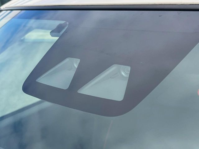 【トヨタセーフティセンス】走行中に前方の車両等を認識し、衝突しそうな時は警報とブレーキで衝突回避と被害軽減をアシスト。より安全にドライブをお楽しみいただけます。