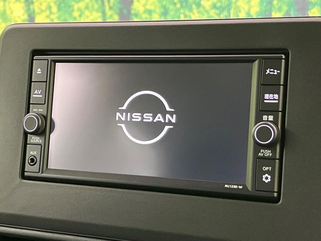 �y�����i�r�z�l�C�̏����i�r�𑕔����Ă���܂��B�i�r�̎g���₷���͂������A�I�[�f�B�I�@�\���[��!�L�����v�◷�s�͂������A�ʋ΂┃�����ȂǕ��i�̃h���C�u���y�����Ȃ�͂���