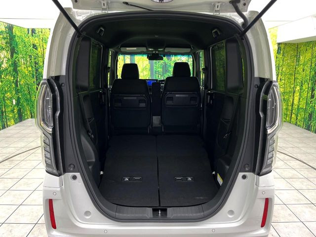 ���i�̂���������ʋ΁A���}���ɏ\���ȉ׎��X�y�[�X���m�ۂ��Ă���܂��B�Z�J���h�V�[�g��|���ƁA�傫�ȉו��̐ύڂ��\�ł���