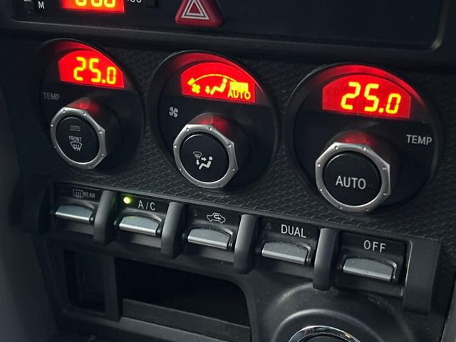 �y���E�Ɨ��^�t���I�[�g�G�A�R���z�^�]�ȂƏ���Ȃł��ꂼ�ꂨ�D�݂̉��x�ɐݒ�\�B����҂ɂ��z�������A���K�ȋ󒲂����͂��v���܂��B