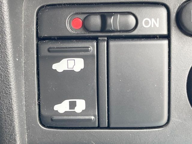 �y�p���[�X���C�h�h�A�z�X�}�[�g�L�[��^�]�Ȃ̃X�C�b�`�ŃX���C�h�h�A�̊J���\���d��������͂����ăh�A���J����K�v�������A���������q�l�ł��A�d���ו��������Ă��鎞�����N�ɊJ���߂ł��܂���