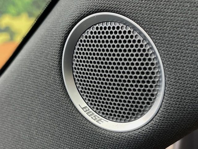 �yBOSE�T�E���h�V�X�e���z���[�J�[�I�v�V�����̍��i�ʃT�E���h�V�X�e���𓋍ځB��p�̃`���[�j���O���{���ꂽ�召�l�X�ȃX�s�[�J�[����ǎ��ȃT�E���h���t�ł��A�Տꊴ���ӂ�鉹����Ԃ����o���܂��B