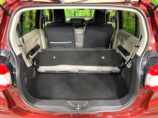 ���i�̂���������ʋ΁A���}���ɏ\���ȉ׎��X�y�[�X���m�ۂ��Ă���܂��B�Z�J���h�V�[�g��|���ƁA�傫�ȉו��̐ύڂ��\�ł���