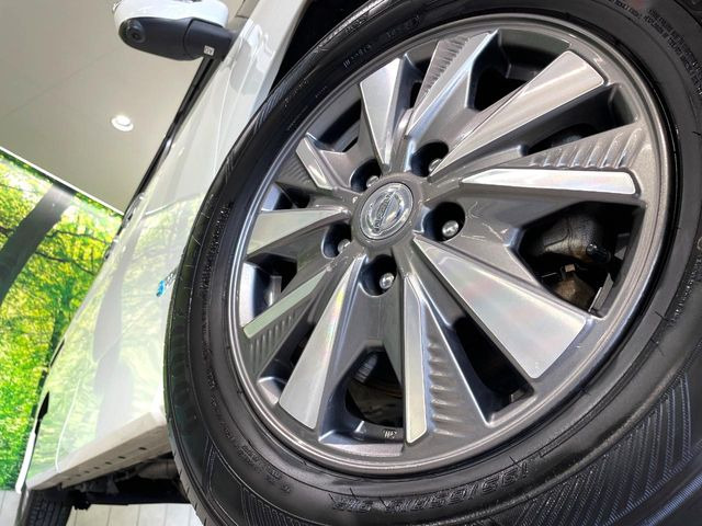 �y����15�C���`�A���~�z�C�[���z�O�ςɃ}�b�`���������A���~�z�C�[���𑕒����Ă���܂��B�e��ЊO�A���~�z�C�[����A�X�^�b�h���X�^�C�����戵�����Ă���܂��B���񂲑��k����������