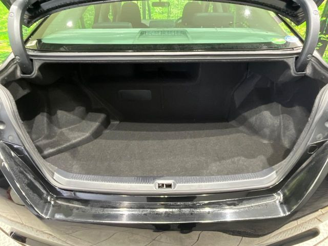 ���i�̂���������ʋ΁A���}���ɏ\���ȉ׎��X�y�[�X���m�ۂ��Ă���܂��B�傫�ȉו��̐ύڂ��\�ł���