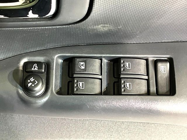 �y�d���i�[�~���[�z�T�C�h�~���[�͓d���i�[���ƂȂ��Ă���A�������ԏ�ł��L�Y�������X�N��}�����܂��B