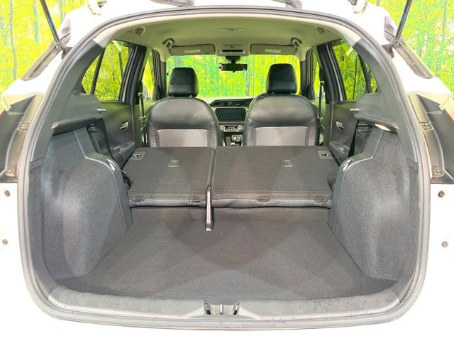 後席を格納すると、これだけの広さが!シーンに合わせたシートアレンジで、大きな荷物も積むことが出来ます♪