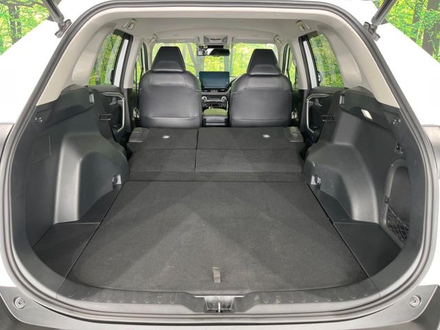 ���i�̂���������ʋ΁A���}���ɏ\���ȉ׎��X�y�[�X���m�ۂ��Ă���܂��B�Z�J���h�V�[�g��|���ƁA�傫�ȉו��̐ύڂ��\�ł���