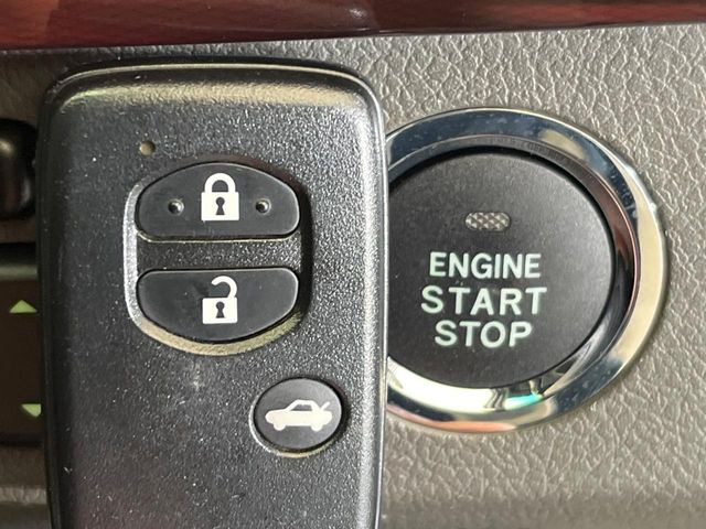 �y�X�}�[�g�L�[�z�J�o����|�P�b�g�ɓ��ꂽ�܂܂ł��h�A�̎{���E�������\�ȃX�}�[�g�L�[�𑕔��B�G���W���̃I���E�I�t�����J�M�����o���K�v����������Ƃ��Ă��֗��ł���