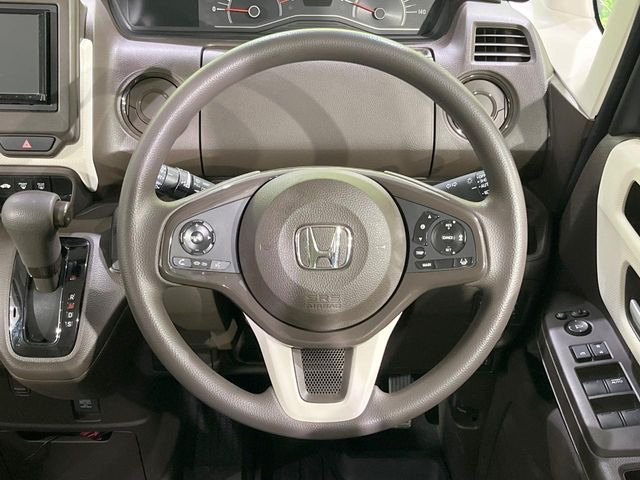 【ステアリングスイッチ】運転中、前方から目線をそらすことなく、オーディオ等の操作が可能な便利機能!安心&快適なドライブを演出してくれます♪