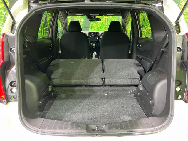 ���i�̂���������ʋ΁A���}���ɏ\���ȉ׎��X�y�[�X���m�ۂ��Ă���܂��B�Z�J���h�V�[�g��|���ƁA�傫�ȉו��̐ύڂ��\�ł���