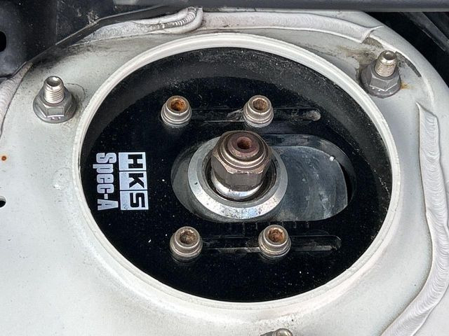 �yHKS���ԍ����z�ԍ����Ⴍ�Ȃ�A�X�^�C���b�V���Ȍ����ڂƂȂ��Ă���܂��B�ԗ��̏d�S�������鎖�ŁA���s���̈��萫�����サ�܂���