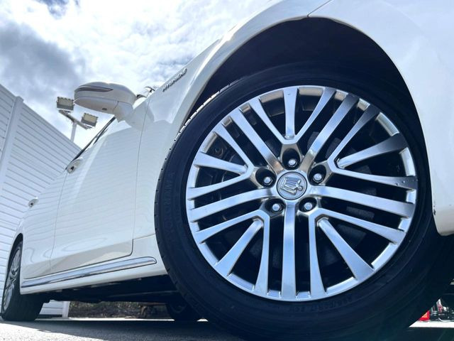 �y����17�C���`�A���~�z�C�[���z�O�ςɃ}�b�`���������A���~�z�C�[���𑕒����Ă���܂��B�e��ЊO�A���~�z�C�[����A�X�^�b�h���X�^�C�����戵�����Ă���܂��B���񂲑��k����������