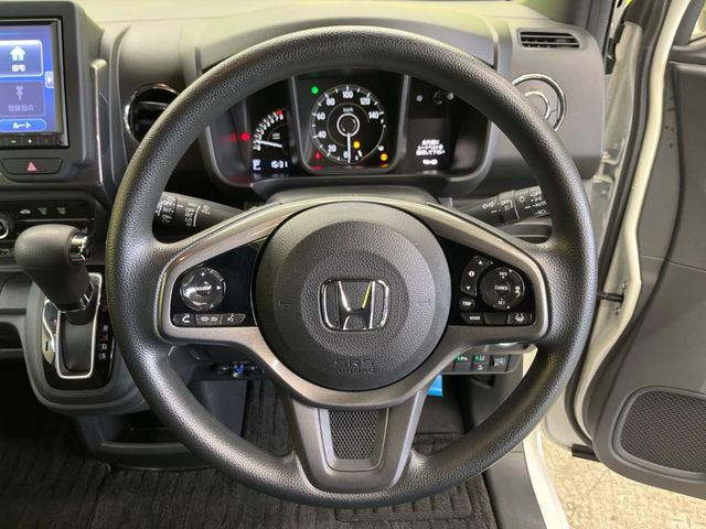 �y�z���_�Z���V���O�z���s���ɑO���̎ԗ�����F�����A�Փ˂������Ȏ��͌x��ƃu���[�L�ŏՓˉ���Ɣ�Q�y�����A�V�X�g�B�����S�Ƀh���C�u�����y���݂��������܂��B