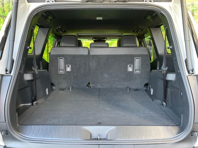 ���i�̂���������ʋ΁A���}���ɏ\���ȉ׎��X�y�[�X���m�ۂ��Ă���܂��B�Z�J���h�V�[�g��|���ƁA�傫�ȉו��̐ύڂ��\�ł���