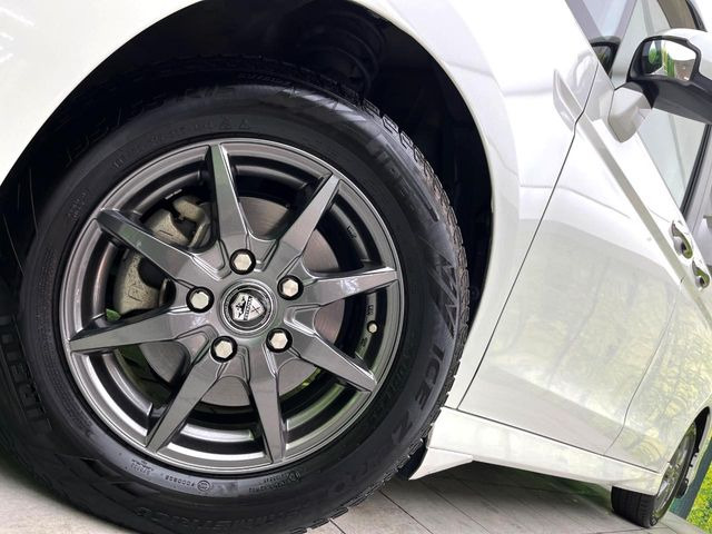 �y15�C���`�A���~�z�C�[���z�O�ςɃ}�b�`�����A���~�z�C�[���𑕒����Ă���܂��B�e��A���~�z�C�[����A�X�^�b�h���X�^�C�����戵�����Ă���܂��B���񂲑��k����������