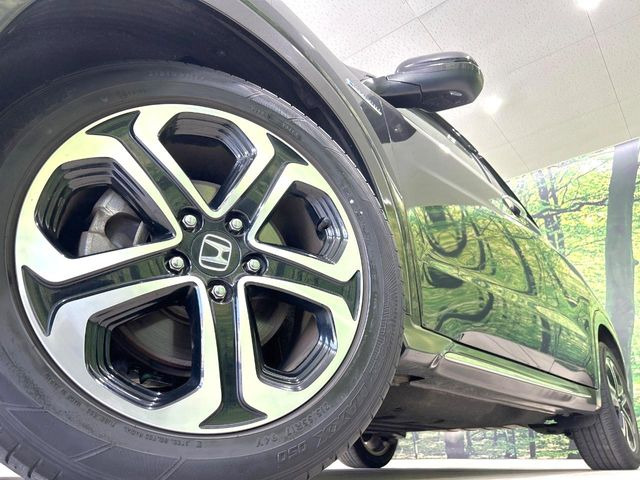 �y����17�C���`�A���~�z�C�[���z�O�ςɃ}�b�`���������A���~�z�C�[���𑕒����Ă���܂��B�e��ЊO�A���~�z�C�[����A�X�^�b�h���X�^�C�����戵�����Ă���܂��B���񂲑��k����������