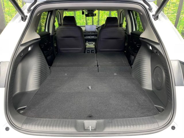 ���i�̂���������ʋ΁A���}���ɏ\���ȉ׎��X�y�[�X���m�ۂ��Ă���܂��B�Z�J���h�V�[�g��|���ƁA�傫�ȉו��̐ύڂ��\�ł���