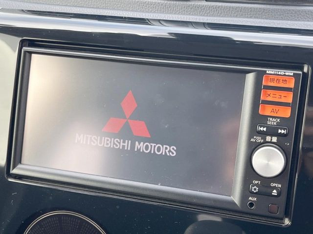 【純正ナビ】人気の純正ナビを装備しております。ナビの使いやすさはもちろん、オーディオ機能も充実!キャンプや旅行はもちろん、通勤や買い物など普段のドライブも楽しくなるはず♪