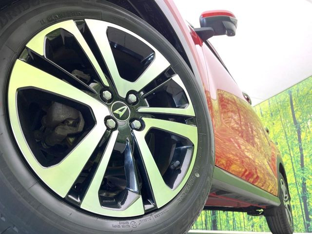 【純正17インチアルミホイール】外観にマッチした純正アルミホイールを装着しております。各種社外アルミホイールや、スタッドレスタイヤも取扱いしております。是非ご相談ください♪