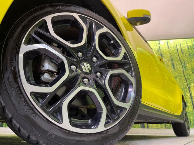 �y����17�C���`�A���~�z�C�[���z�O�ςɃ}�b�`���������A���~�z�C�[���𑕒����Ă���܂��B�e��ЊO�A���~�z�C�[����A�X�^�b�h���X�^�C�����戵�����Ă���܂��B���񂲑��k����������