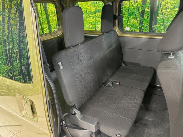 高品質なオリジナルフロアマットもオプションにてご用意しております。お好きなデザインやカラーをお車に合わせて選んでいただくことができます♪