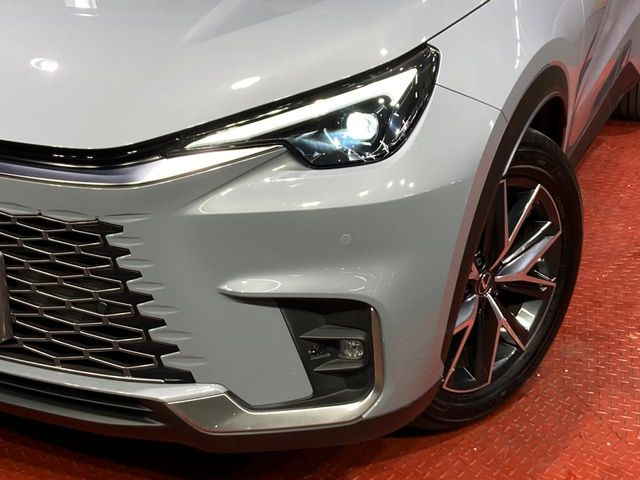 �yLED�w�b�h���C�g�z���V����ԑ��s�����ǍD�Ȏ��E���m�ۂ����S���ĉ^�]�ł��鍂�P�xLED�w�b�h���C�g�𑕔�!�_�����x�������A����d�͂��}�����Ă��܂��B