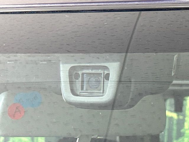 �y�X�Y�L �f���A���J�����u���[�L�T�|�[�g�z���s���ɑO���̎ԗ�����F�����A�Փ˂������Ȏ��͌x��ƃu���[�L�ŏՓˉ���Ɣ�Q�y�����A�V�X�g�B�����S�Ƀh���C�u�����y���݂��������܂��B