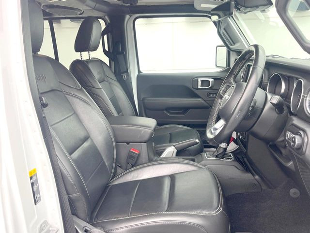 ●レザーシート:高級感漂うブラックレザーシートは、使用感も少なく良好なコンディションを保っております!その他、気になる箇所がございましたらお気軽にお問合せ下さい!