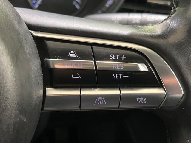 【マツダ・レーダークルーズコントロール】高速道路での長距離走行が楽に!自動で速度を保つクルーズコントロールが、衝突軽減システムと連携し、前方の車両を感知して車間を保つように速度調節してくれます!!