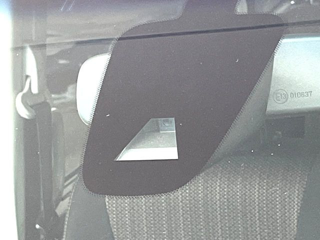 �y�G�}�[�W�F���V�[�u���[�L�z���s���ɑO���̎ԗ�����F�����A�Փ˂������Ȏ��͌x��ƃu���[�L�ŏՓˉ���Ɣ�Q�y�����A�V�X�g�B�����S�Ƀh���C�u�����y���݂��������܂��B