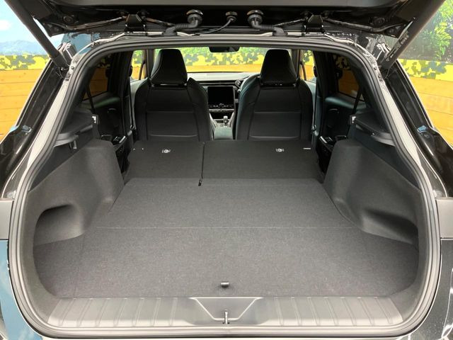 後席を格納すると、これだけの広さが!シーンに合わせたシートアレンジで、大きな荷物も積むことが出来ます♪