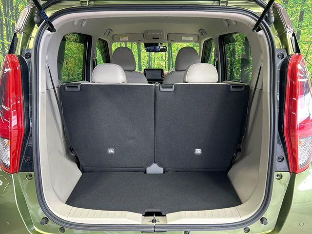 ���i�̂���������ʋ΁A���}���ɏ\���ȉ׎��X�y�[�X���m�ۂ��Ă���܂��B�Z�J���h�V�[�g��|���ƁA�傫�ȉו��̐ύڂ��\�ł���