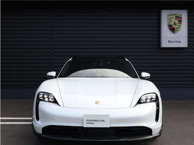 タイカンクロスツーリスモ4 4+1シート 4WD